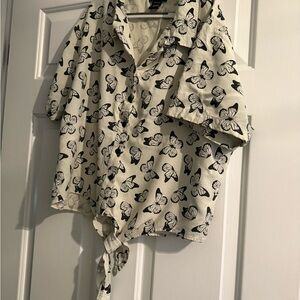 Hot Topic Butterfly Tie Front Blouse, size 2X